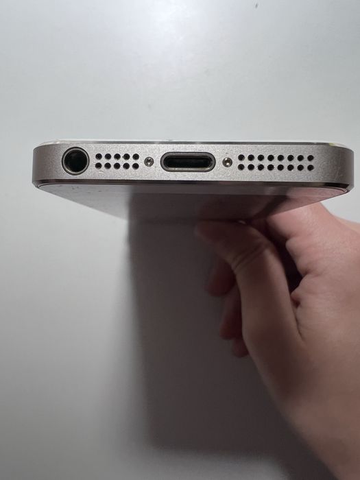 iPhone 5s цвят злато
