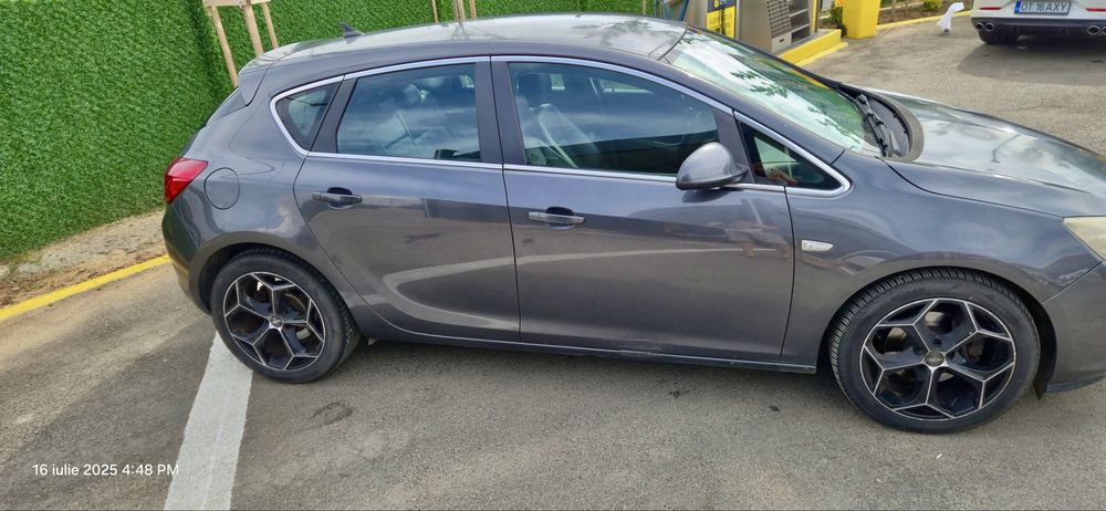 Opel Astra J Automata an de fabricatie 2010 motor 2.0 160 CP