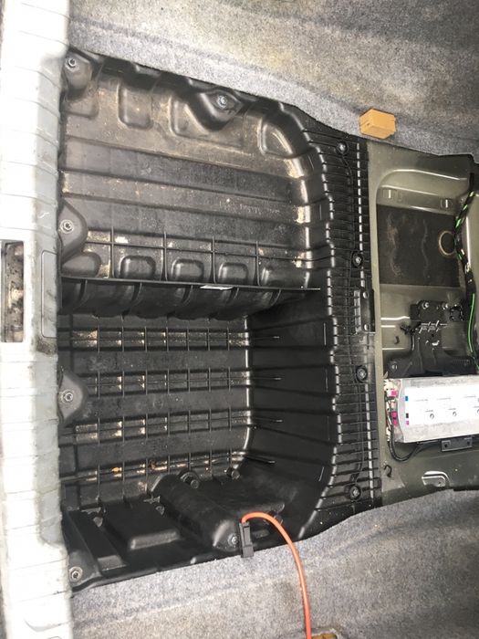 Cutie portbagaj suport baterie bmw seria 1 e87 seria 3 e90 e91 e92 e93