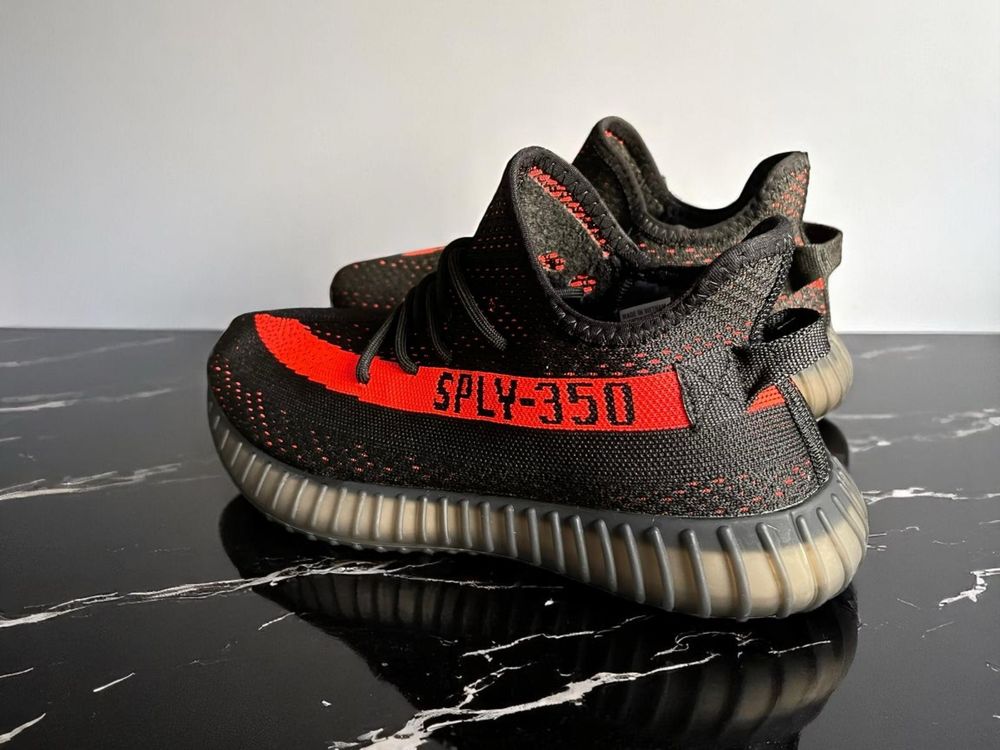 Adidasi Yeezy Boost 350 V2 Carbon Beluga