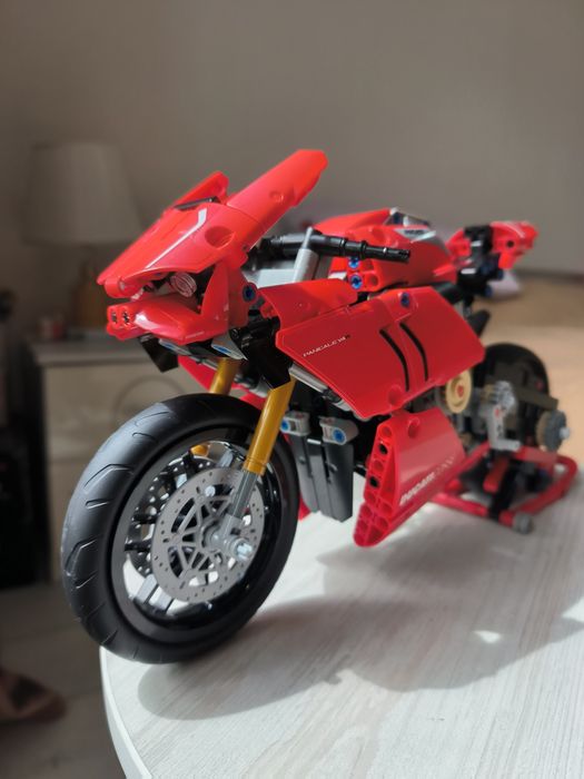 Lego Ducati Panigale V4 R