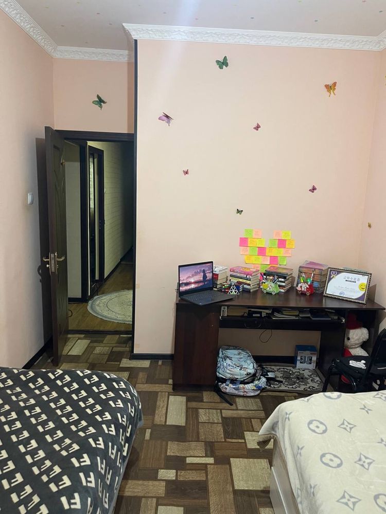 Yangiyul gulboxorda yul boyda 3 xona 1 etaj 40 min $