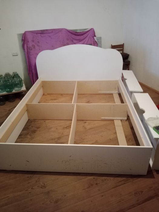 Продам кровать двуспальная.