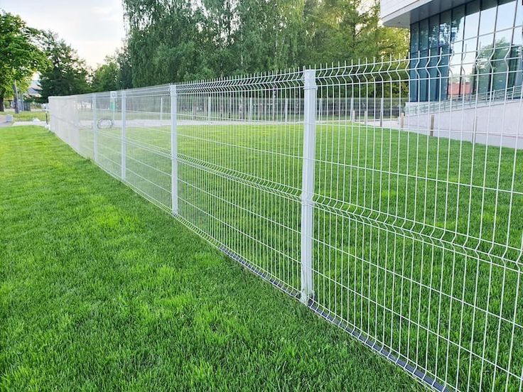 Construim garduri din sipca metalic plasa bordurata