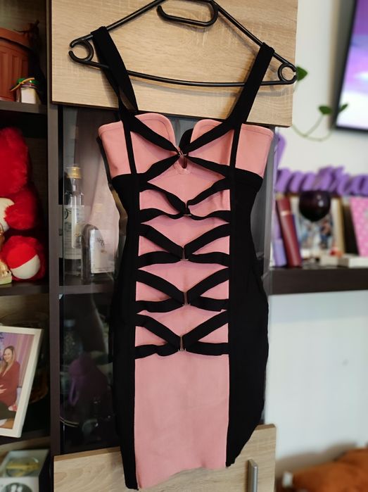 . Rochie scurtă .