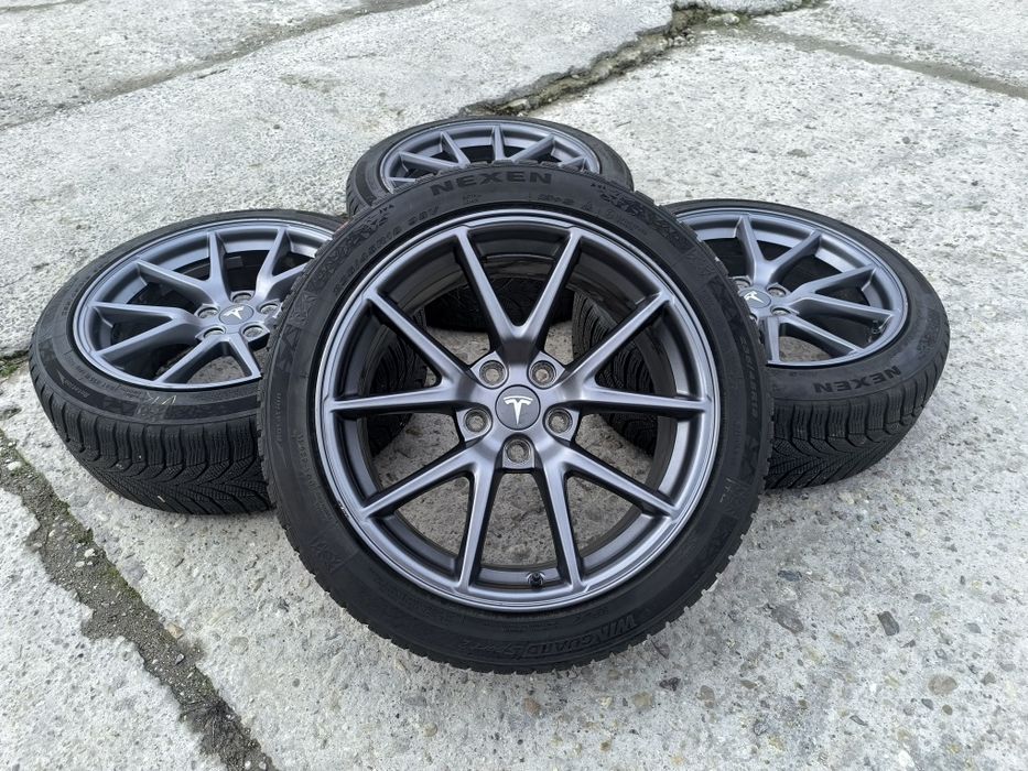 18 цола джанти с гуми за Tesla 3 Тесла