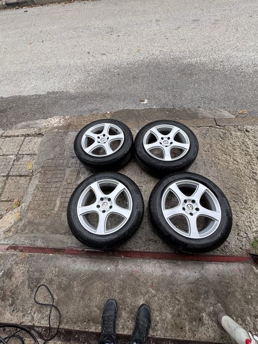 Лети джанти 17-ки с гуми 5х 114.3 ЦО 66.1мм/ Свалени от Нисан Кашкай.