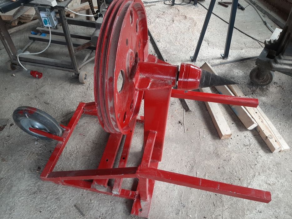 Mașină de crăpat lemne