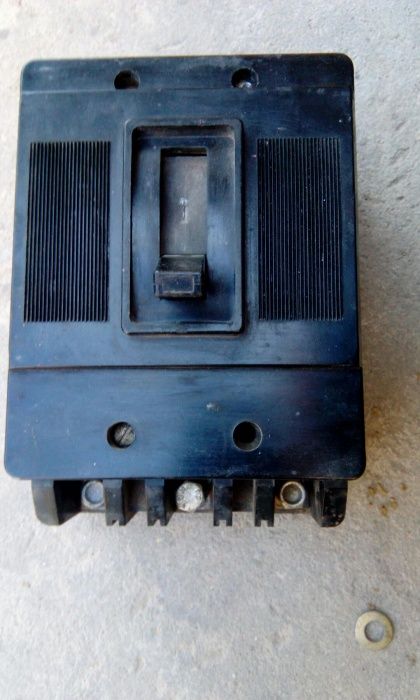 Продава се прекъсвач-А2