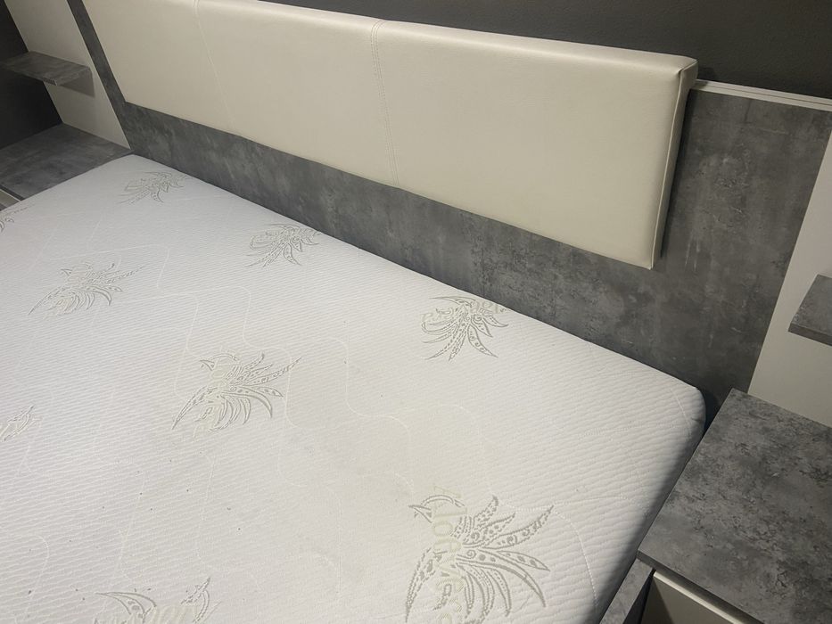 Pat dormitor 180x200 cu saleea si noptiere