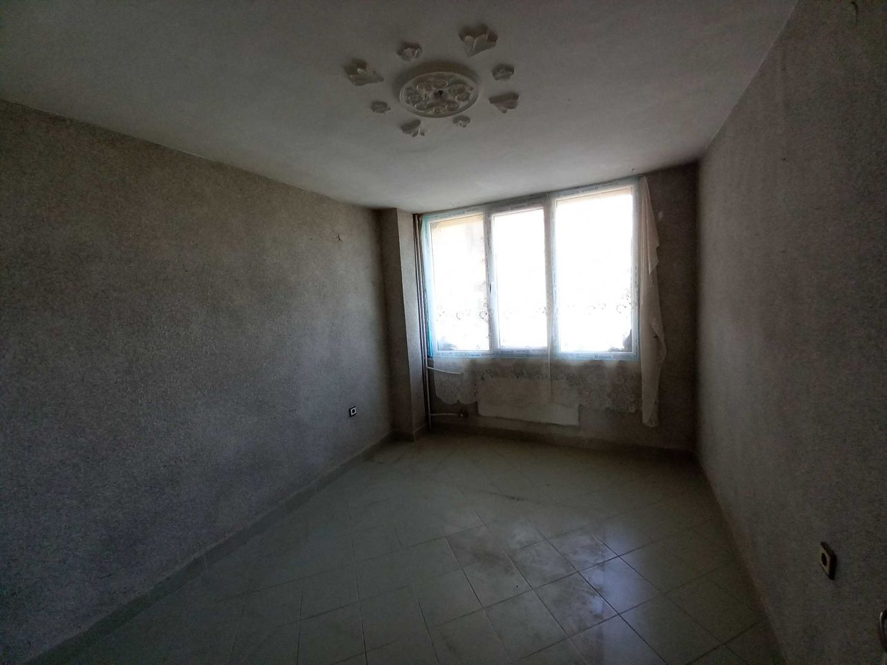 Продава се Тристаен апартамент в Разград, Бели Лом - 72 кв.м за 850 €/кв.м - Снимка #3