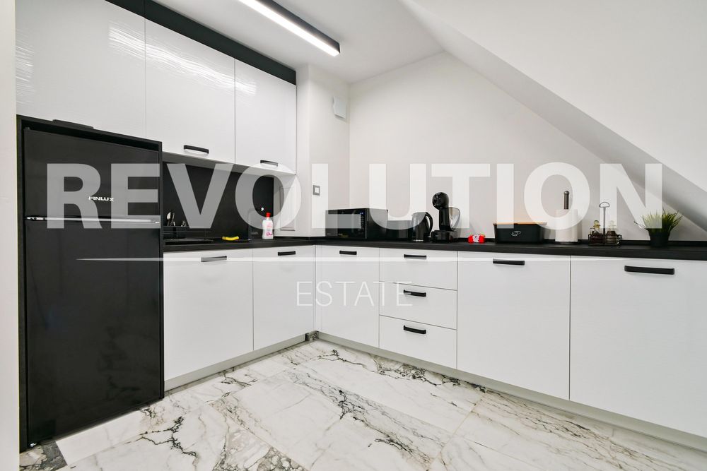 Дава се под наем Едностаен апартамент в София, Лозенец - 135 кв.м за 1890 € - Снимка #2