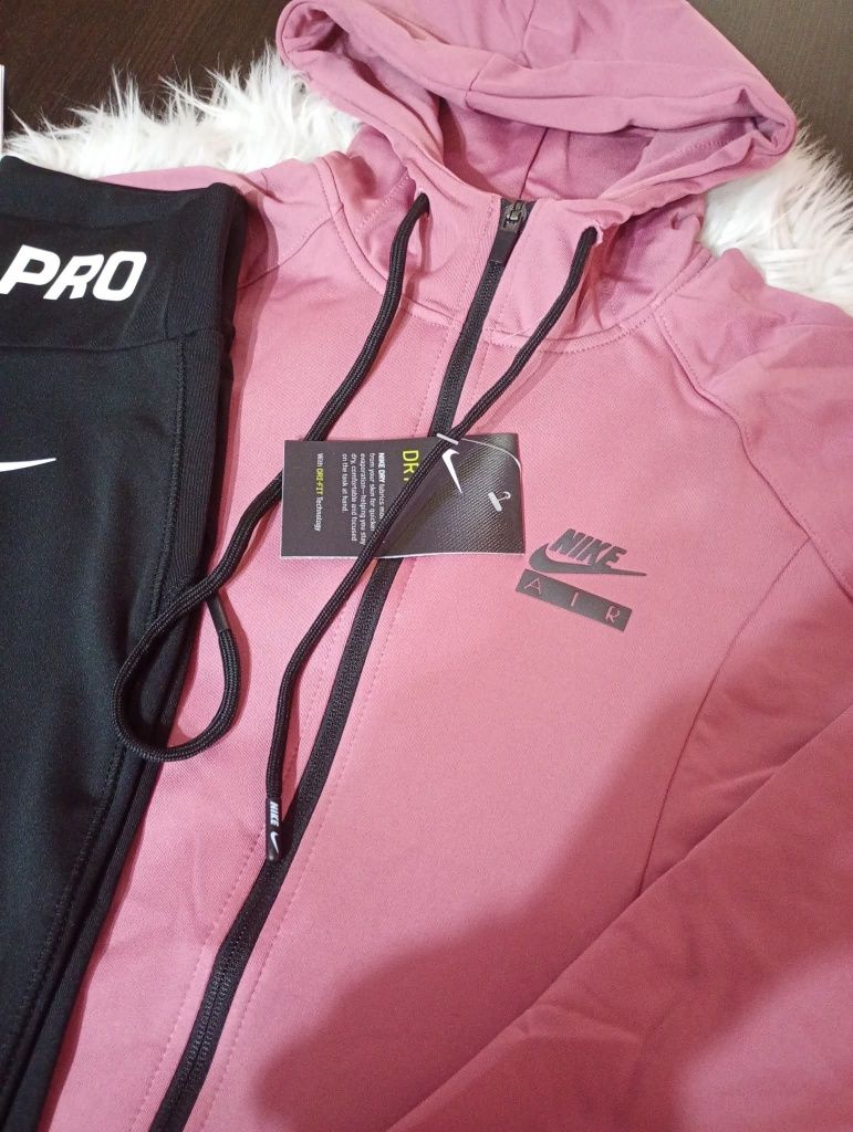 Дамски екипи Nike
