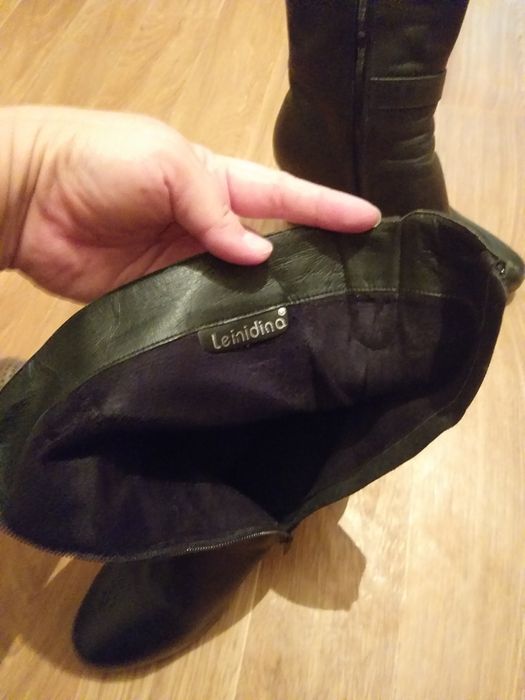 Срочно,Срочно Продам Коженный Осенний ботинки