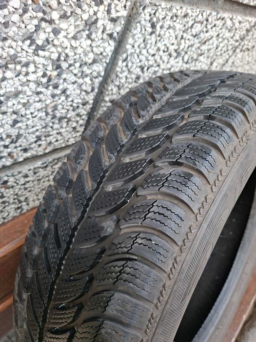 Продавам зимни гуми 185/65/15.