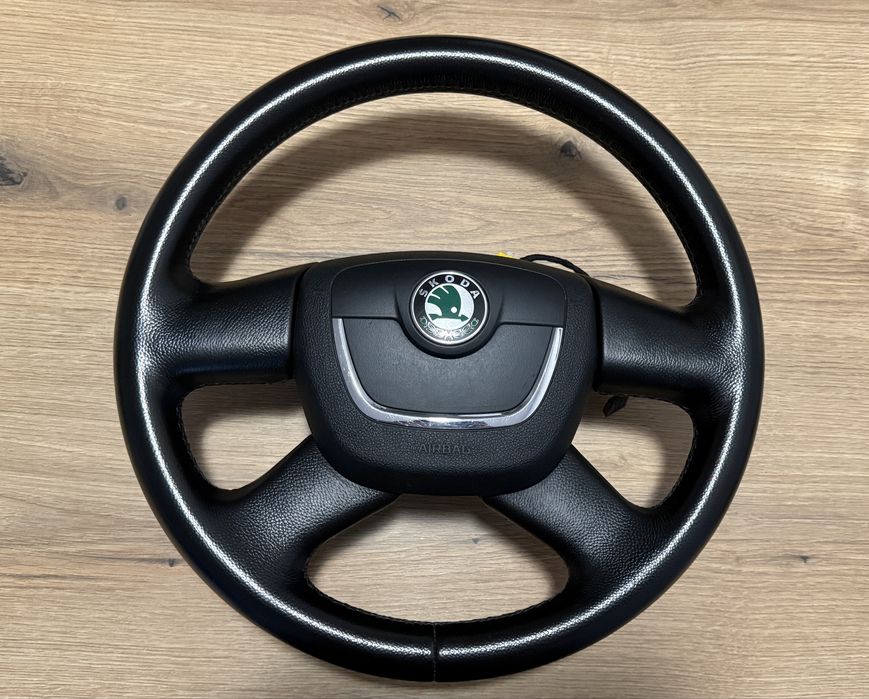 4-ри лъчев волан Skoda естествена кожа