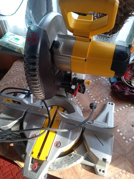 Продам торцовочную пилу