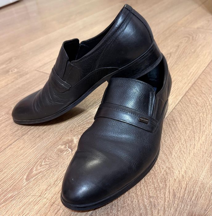 Бесплатно отдам мужские туфли в хорошем состоянии