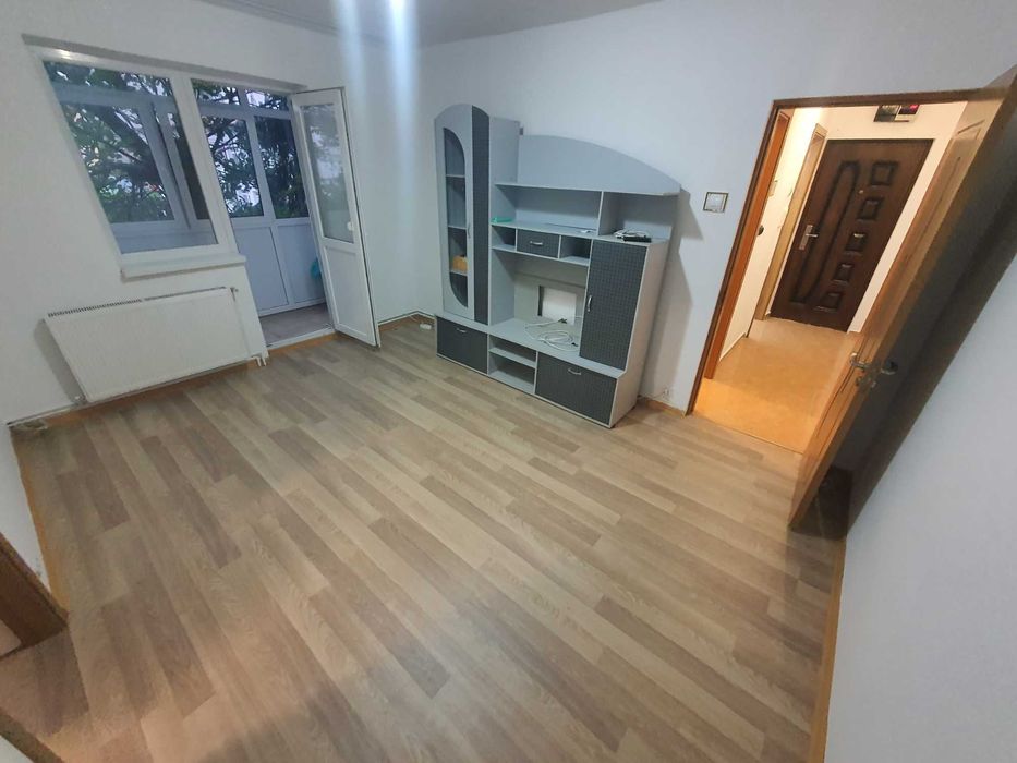 Urgent de vanzare  Apartament 2 Camere, Etaj 1 , zona Rahovei