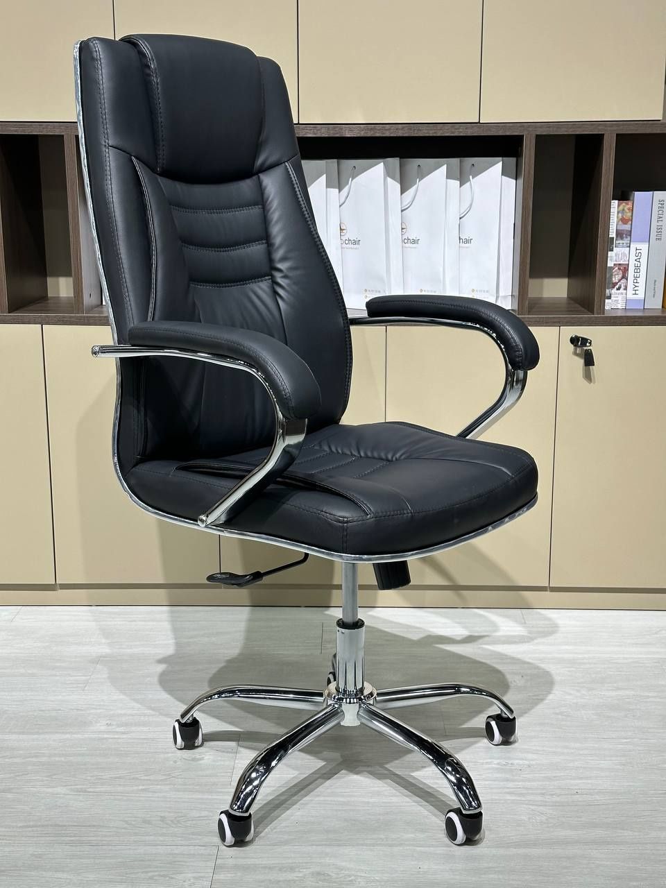 Офисное кресло модел 2020