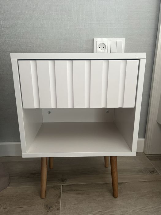 Прикроватные тумбы