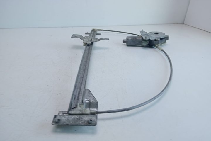 Macara dreapta fata   0130821666 Mercedes-Benz Vito W638