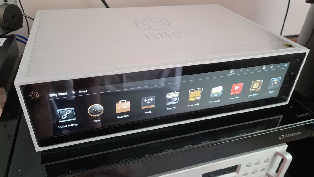 HiFi Rose RS 150B media center, network streamer și DAC