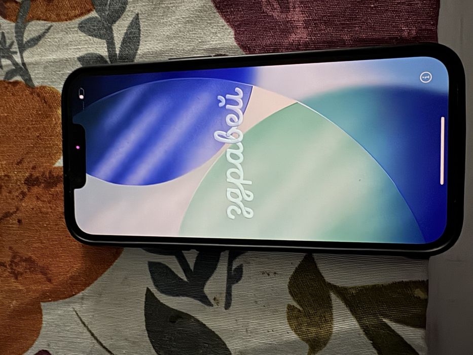 Iphone 14 128GB черен с оставаща гаранция.