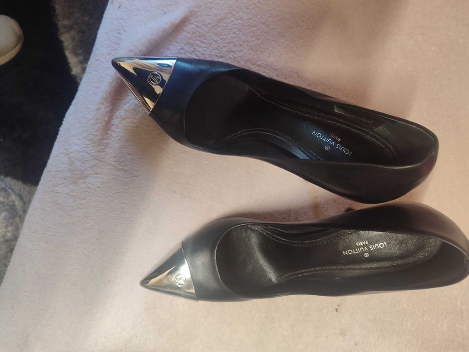 Pantofi Louis Vuitton