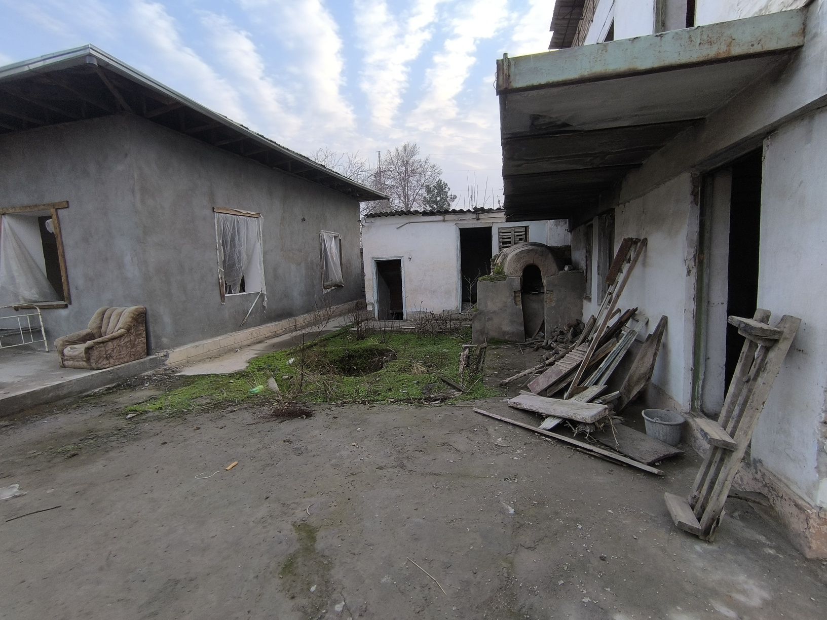 Продается участок в городе Янгиюле.