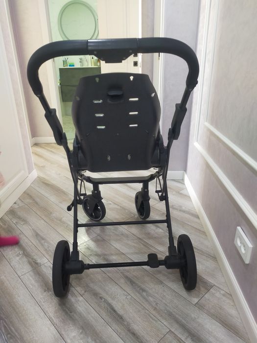 Детская прогулочная коляска