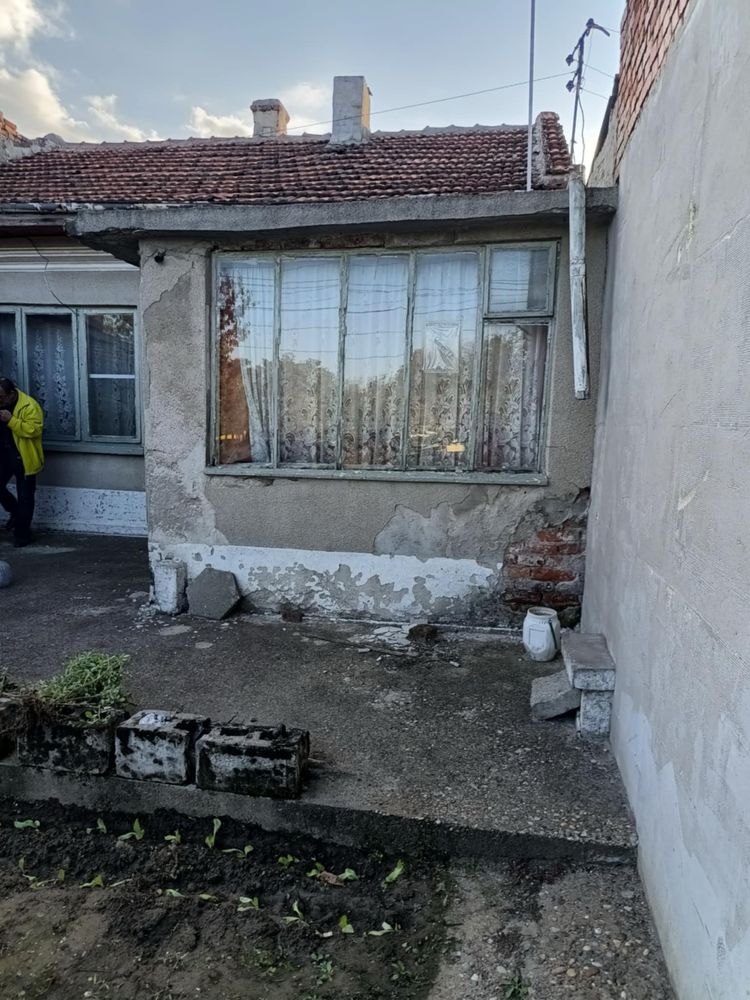 Продаваме къща в района на магазин Лидл