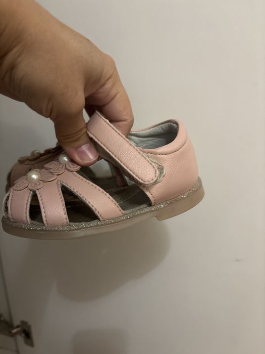 Продам сандали на девочку