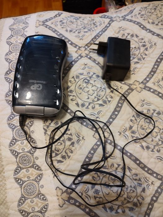 Încărcător GP acumulatori AA/AAA/C/D/9V