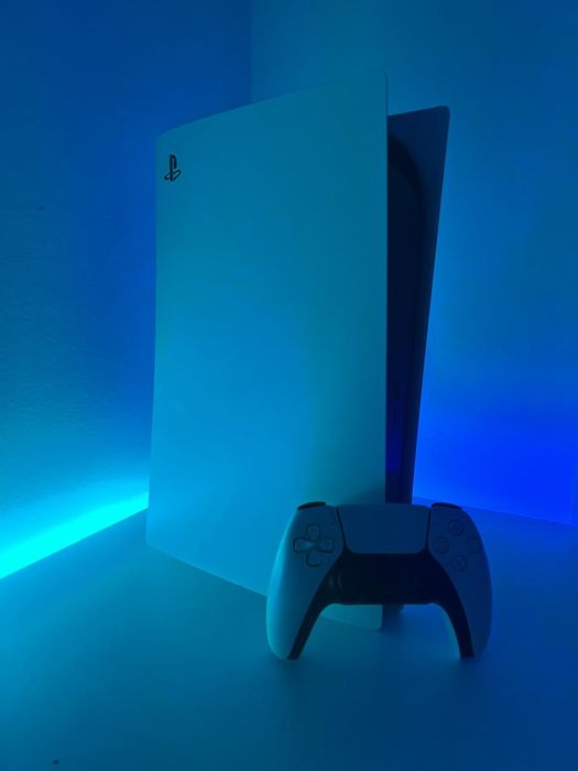 Vând PlayStation 5