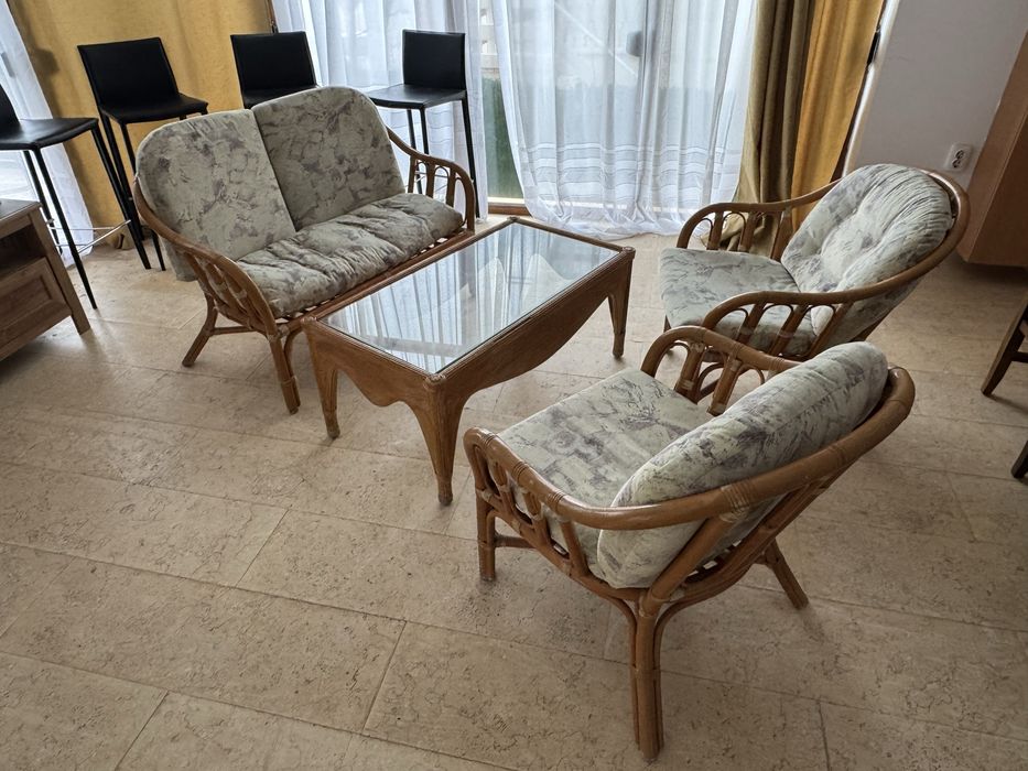 Set masuta sticla + scaune si canapea