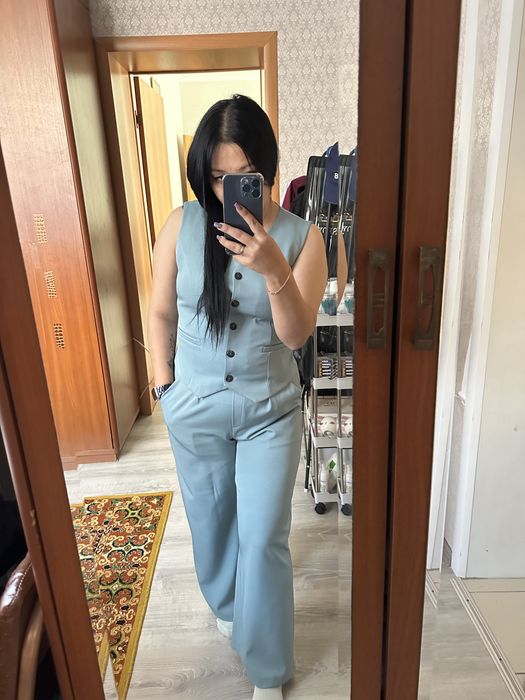 Продам костюм тройку