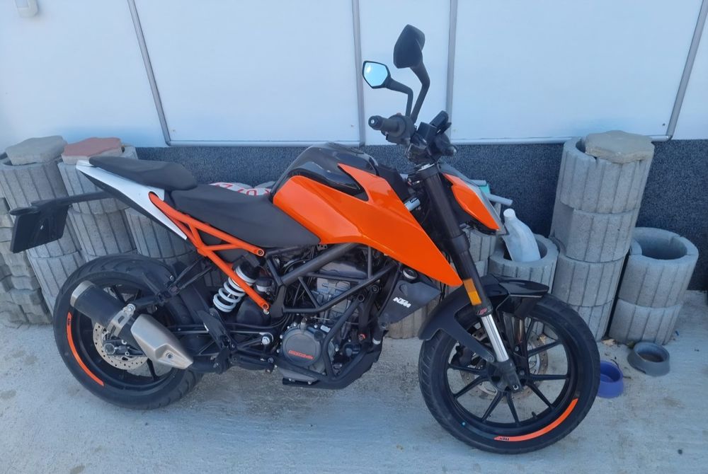 Motocicleta KTM DUKE 125