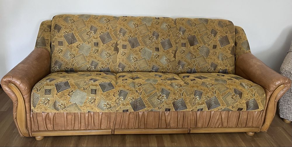 Canapea extensibila cu 2 fotolii.