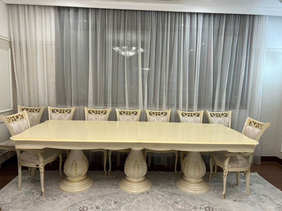 Стол с стульями