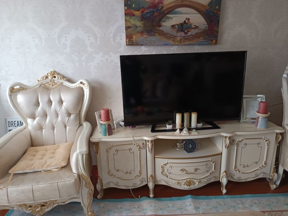 Vând mobilier living imperial stil baroc, model unicat