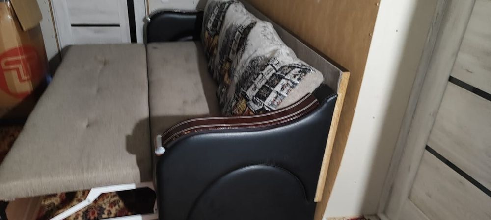 Продам диван стол 2в1.