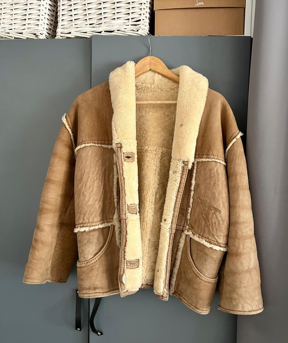 Късо светло кафяво палто от естествена агнешка кожа S