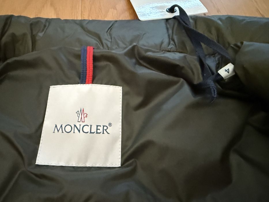 Яке Moncler Saire