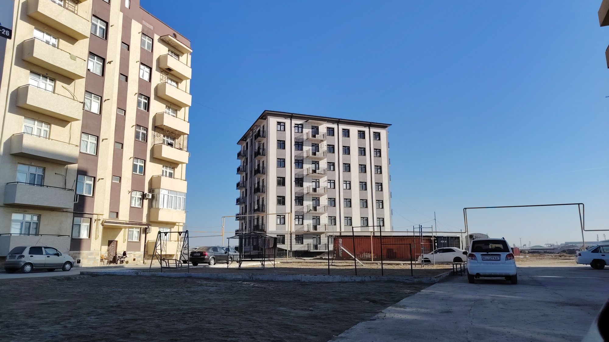 Kamarova 7 etajli domladan kvartira sotiladi.