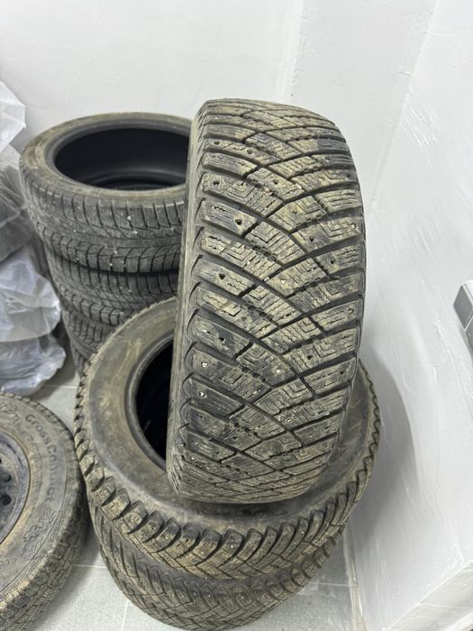 Шины зимние  липучки 215/60 R16 good year