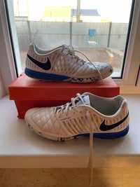 Продается кроссовка Nike lunar gato