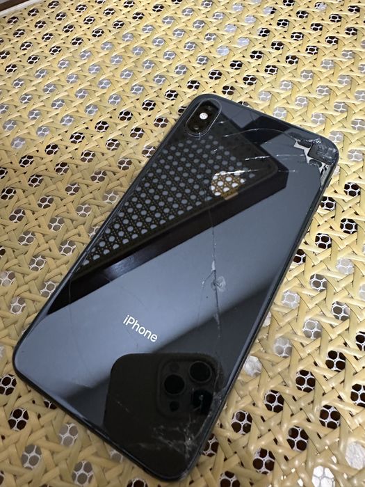 Продам б/у телефон iPhone XS Max