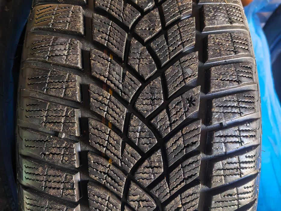 Зимни гуми GoodYear UltraGrip Performance gen-1 215/55R16 97H