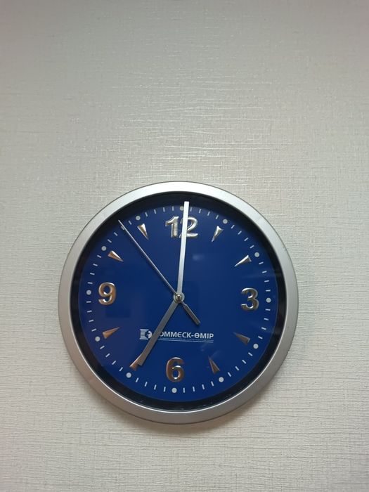 Часы настенные кварцевые